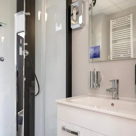 Aparthotel Comfort Housing 4*